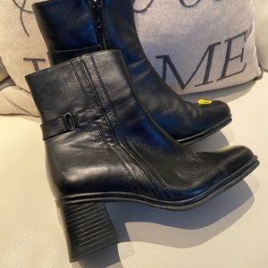 Ankle Winter Boots 2 inches size buckle heels Black - size 6